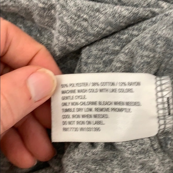 Women’s short sleeve v-neck t-shirt. Mossimo grey - Picture 3 of 6